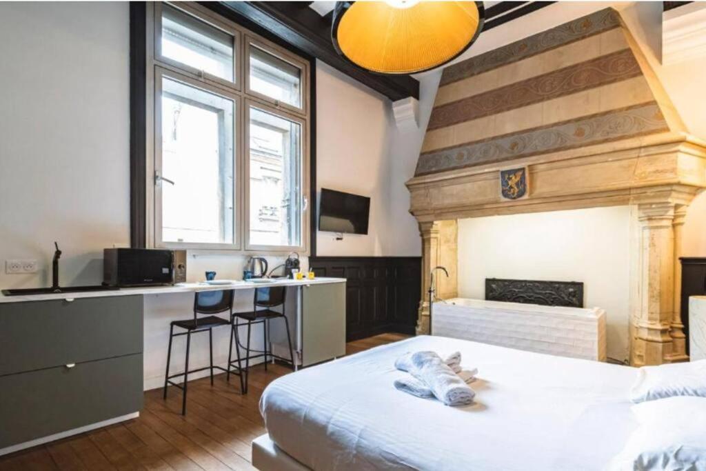 Fire, Appartement Vue Cathedrale Reims Exterior foto