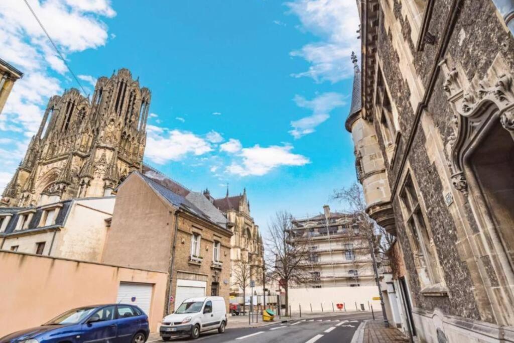 Fire, Appartement Vue Cathedrale Reims Exterior foto